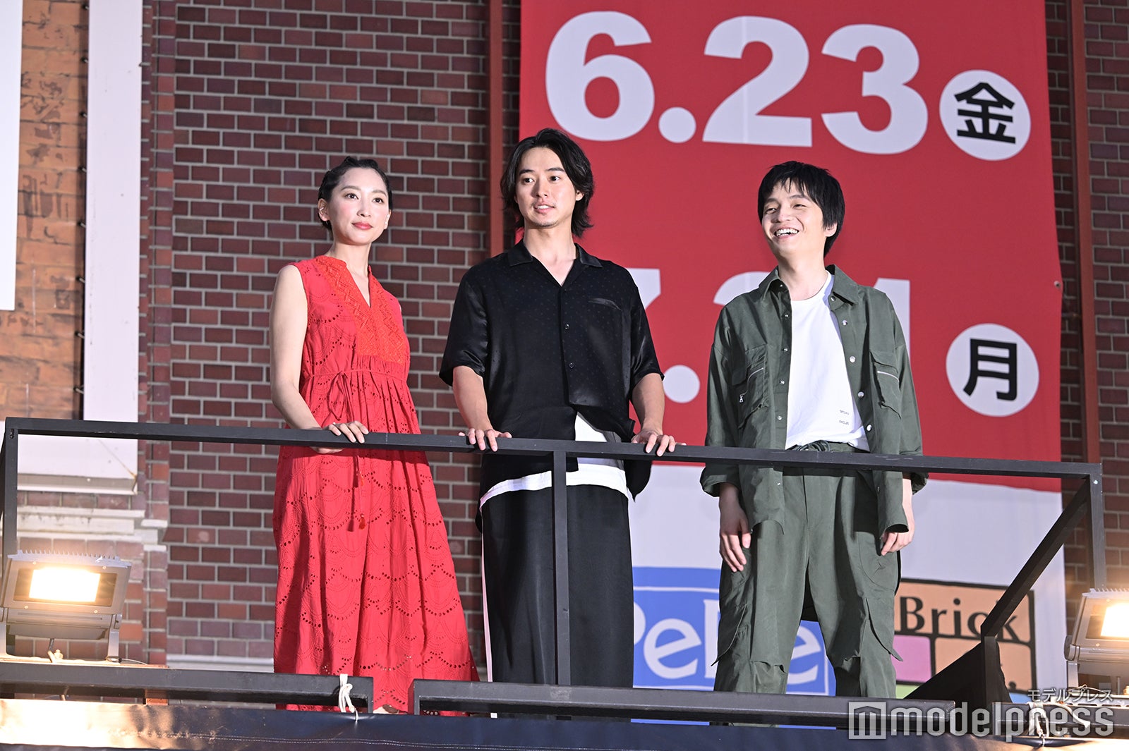 杏、山崎賢人、岡山天音（C）モデルプレス