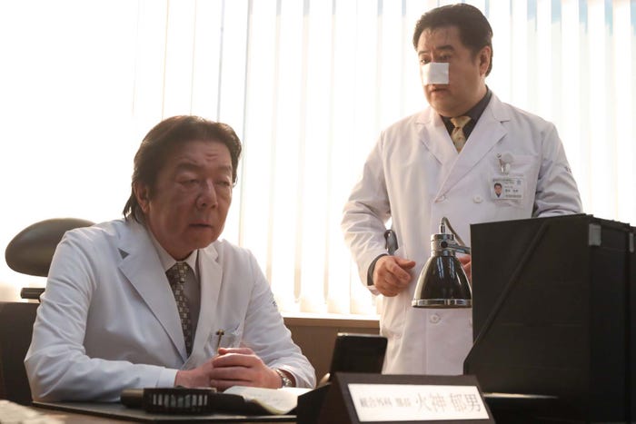 古田新太、小手伸也「となりのナースエイド」第8話より(C)日本テレビ