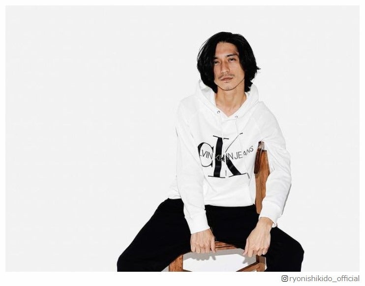 錦戸亮、ロン毛＆髭がダンディなオフショットが「カッコよすぎる」と話題 関連ワード続々トレンド入り