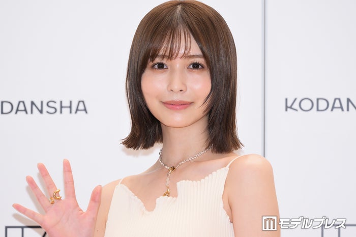 長濱ねる、ノースリコーデに反響「肌の透明感半端ない」「理想のライン」
