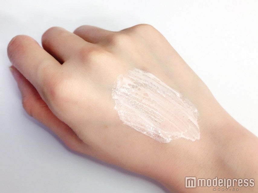 みずみずしいジェルテクスチャー（C）モデルプレス