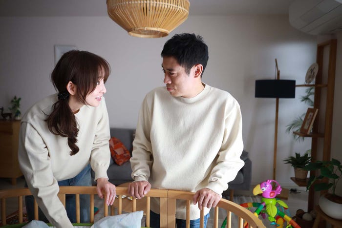 篠田麻里子、伊藤淳史「離婚しない男―サレ夫と悪嫁の騙し愛―」第3話より(C)テレビ朝日