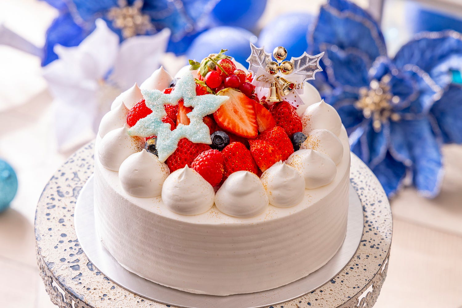 コンラッド東京で「フェスティブ・スイーツビュッフェ」サンタや雪の結晶モチーフで冬気分を先取り