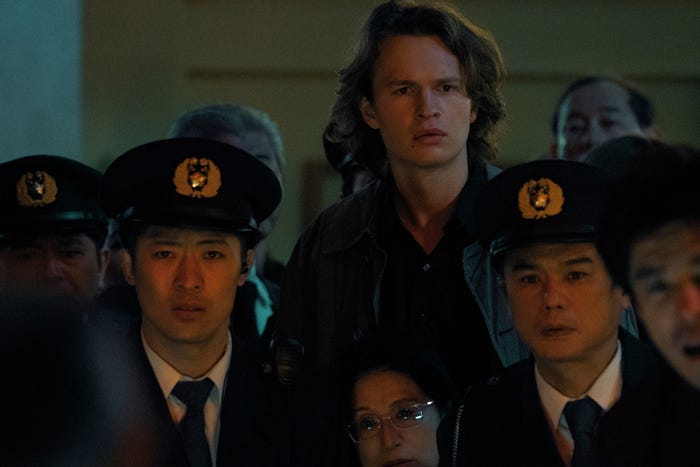 アンセル・エルゴート(C)HBO Max/Eros Hoagland