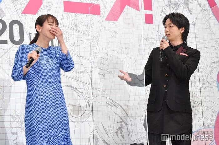 吉岡里帆の話を聞いていなかったのをアクリル板のせいにする中村倫也(C)モデルプレス