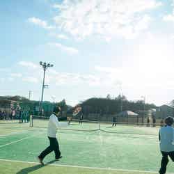 テニスのシーン（C）吉住渉／集英社（C）2018 映画「ママレード・ボーイ」製作委員会