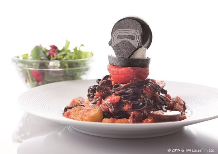 暗黒のパスタ1,650円(税込)/画像提供:丸の内PR事務局