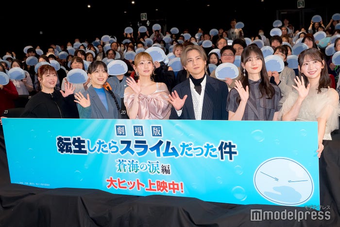 (左から)泊明日菜、大西沙織、岡咲美保、堂本光一、小坂菜緒、藤嶌果歩(C)モデルプレス