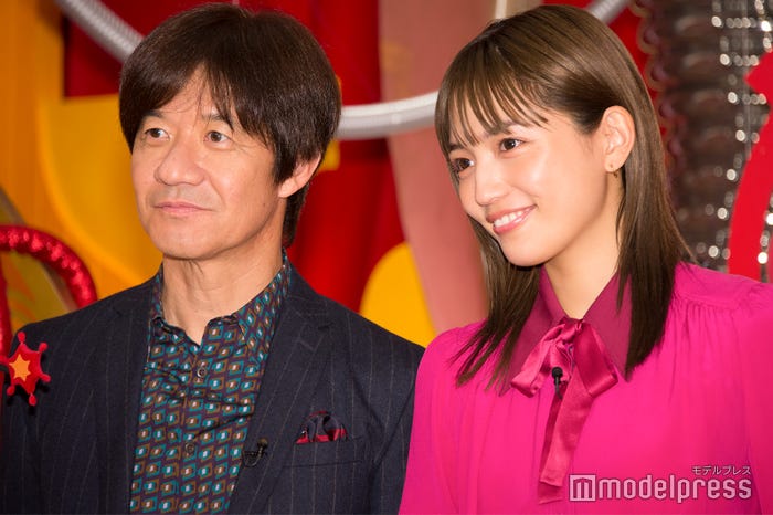 内村光良、川口春奈 (C)モデルプレス