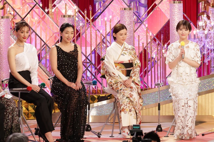 綾瀬はるか、安藤サクラ、杉咲花、浜辺美波(C)日本アカデミー賞協会