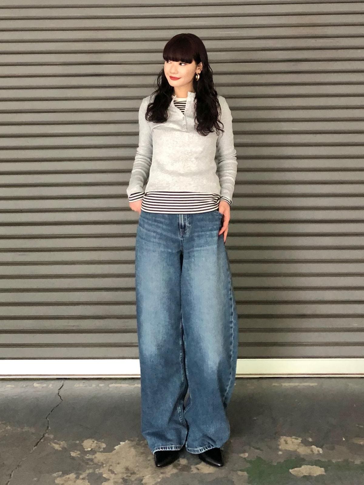 長袖のTシャツを2枚重ねた着こなしもおしゃれ! 出典:StyleHint