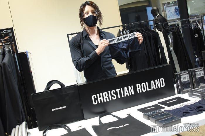 ROLAND(C)モデルプレス