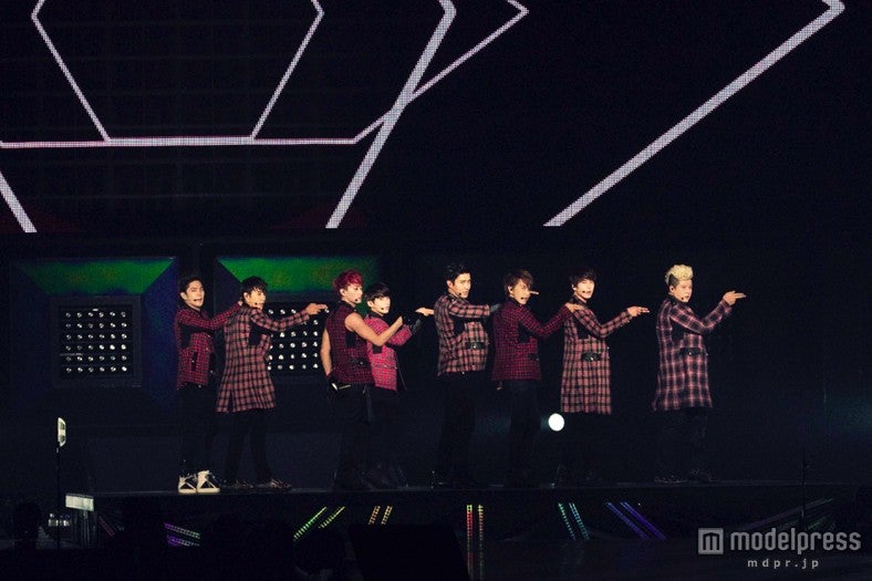 SUPER JUNIOR（左から）カンイン、ドンへ、ウニョク、リョウク、シウォン、ソンミン、キュヒョン、シンドン