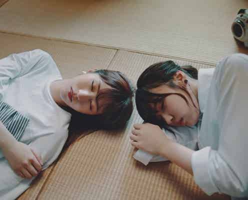 欅坂46小林由依&土生瑞穂の寝顔がかわいい ドローンで美脚接近<302号室>