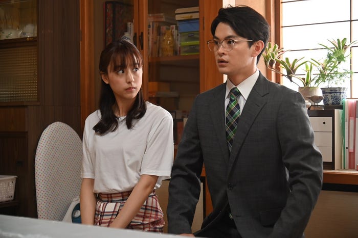 山本美月、瀬戸康史 (C)カンテレ