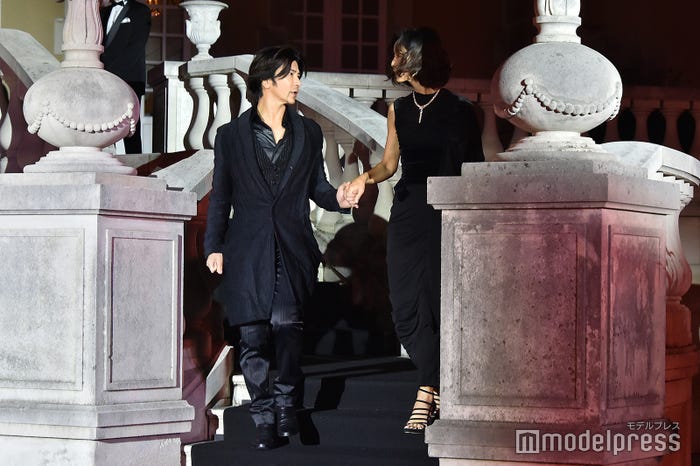 武田真治、塚本香(C)モデルプレス