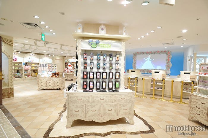 ディズニーストア(キャラクター雑貨)(C)DISNEY