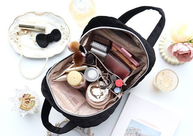 宝島さん！可愛いのに高機能ってもはや付録の域超えてる！ハローキティのコスメポーチ