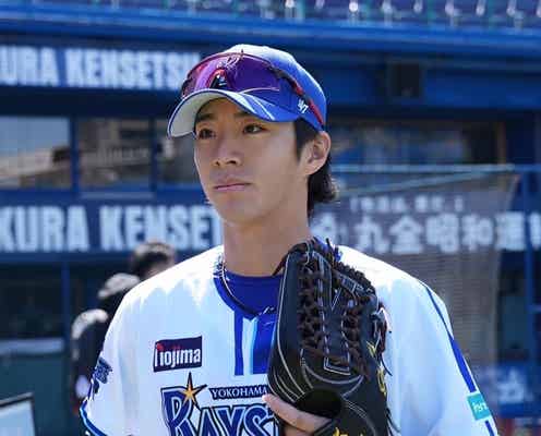 DeNA度会隆輝選手、美女インフルエンサーとの交際宣言 密着2ショット公開