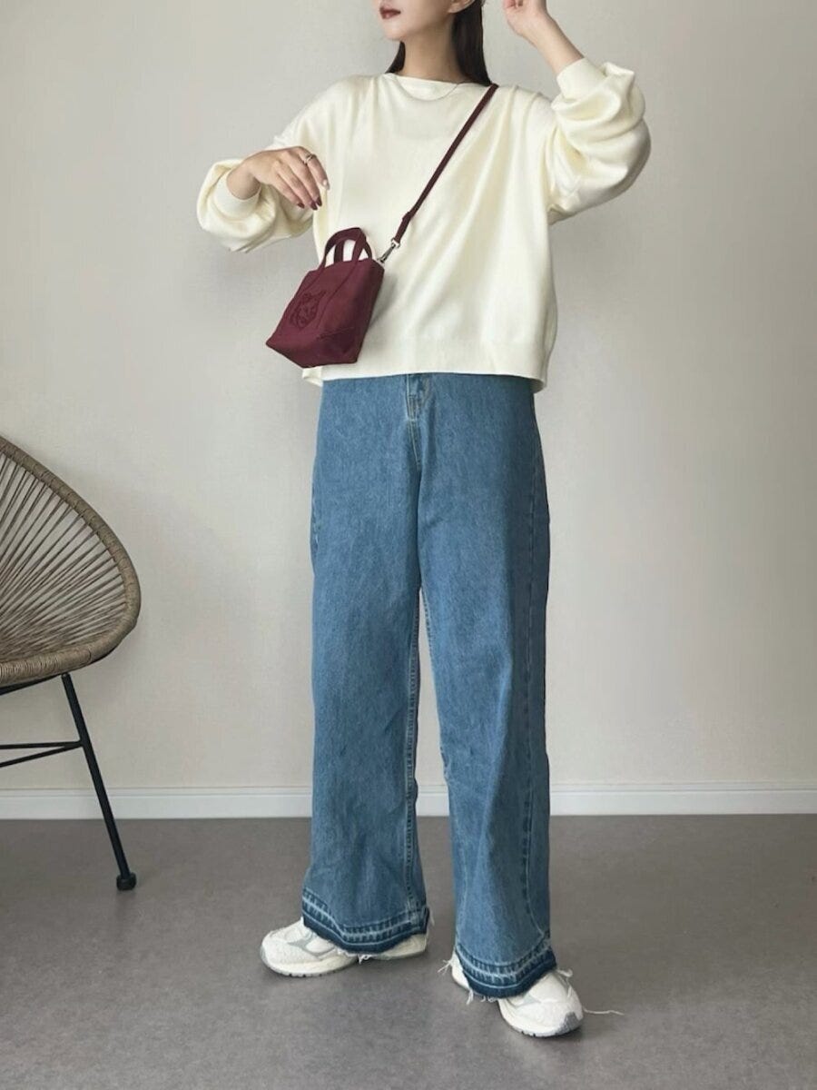 2026春大人女性おすすめワイドデニム白ニットコーデ