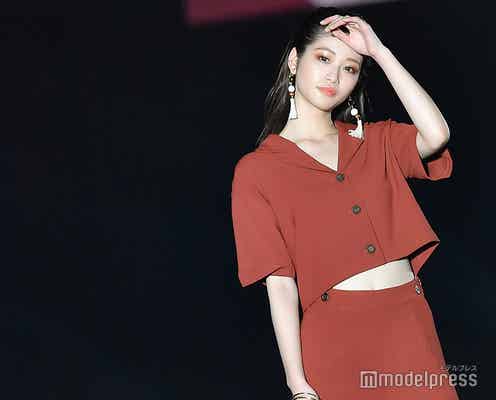 “名古屋一可愛い”JKモデル・生見愛瑠(めるる)、ウエストちらり オールバックヘアでクールなランウェイ<TGC熊本2019>