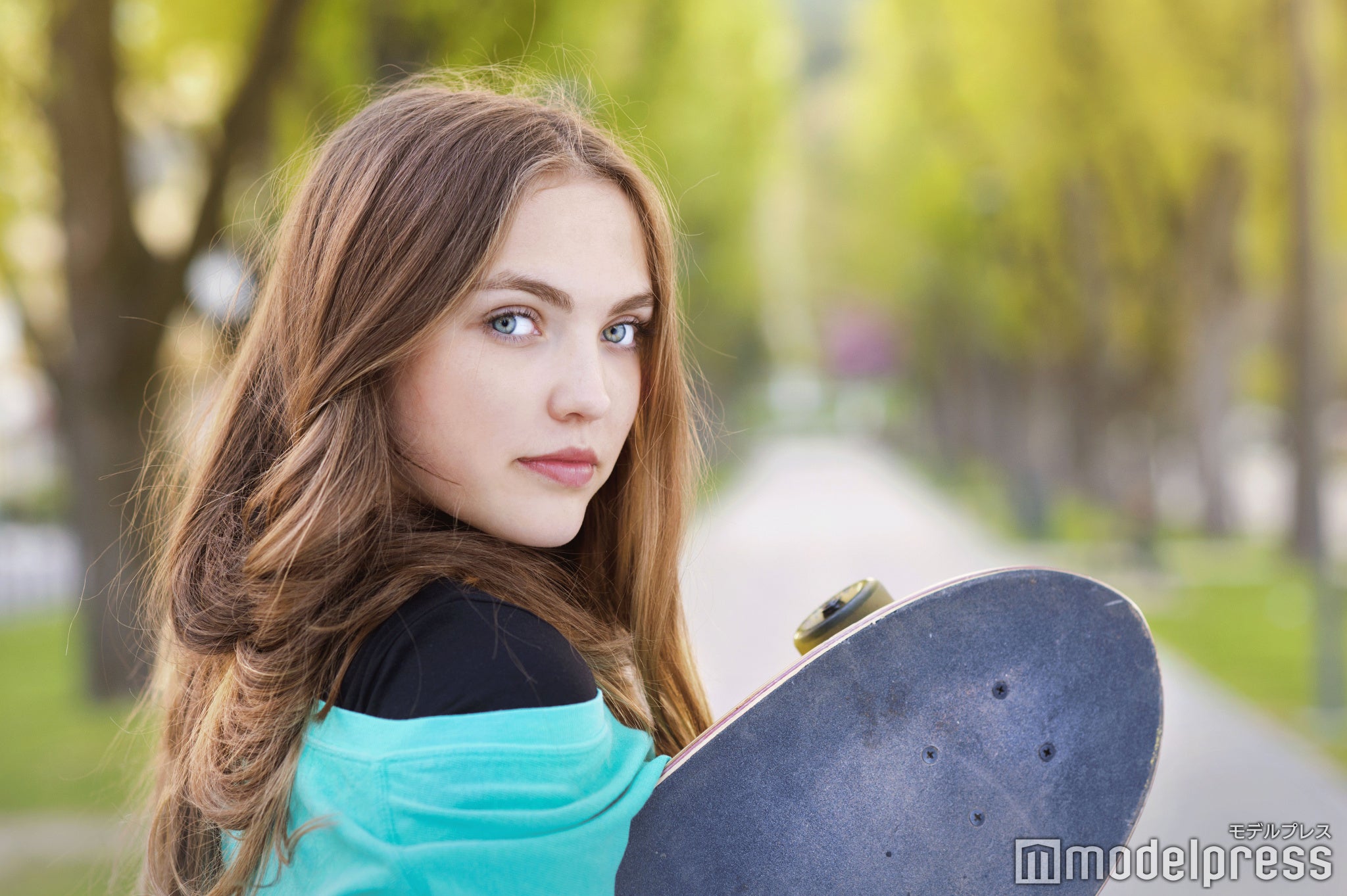 時間を掛けて振り向かせるようにして（photo-by-Halfpoint／Fotolia）