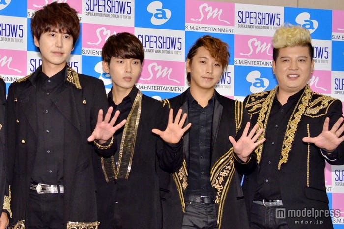SUPER JUNIOR(左から:キュヒョン、リョウク、ソンミン、シンドン)