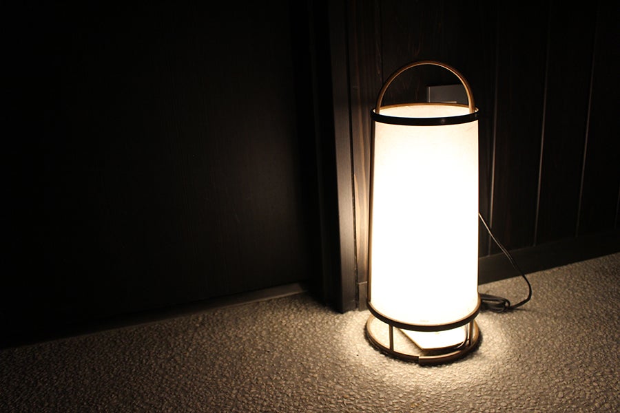 SHIBUYA HOTEL EN 4階「京町家路地」フロア 灯篭