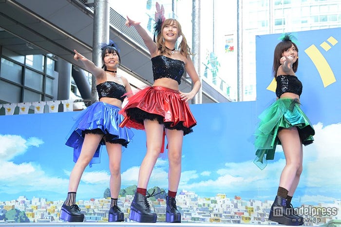 「イチゴBERRY」キュートなパフォーマンスを披露(左から)真凛、佐野ひなこ、橘希