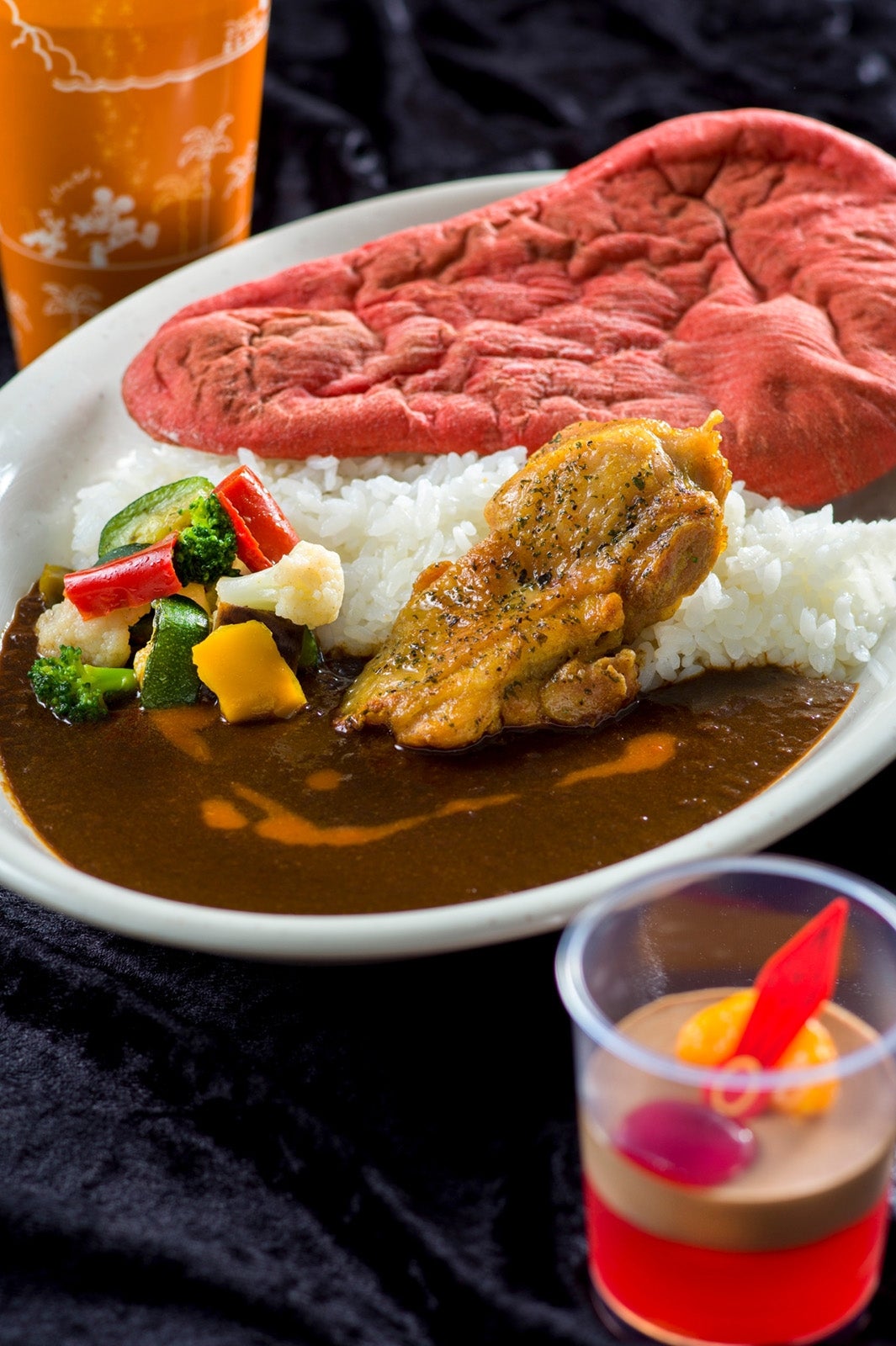 スペシャルセット 1580円（店舗：カスバ・フードコート） （C）Disney