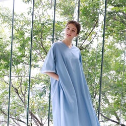 「テン」21年春夏 淡い色と布の動きで日常を彩る