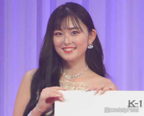 ゆうちゃみ、美デコルテ&美脚披露 ミニ丈ドレスで素肌輝く<K-1 AWARDS 2023>