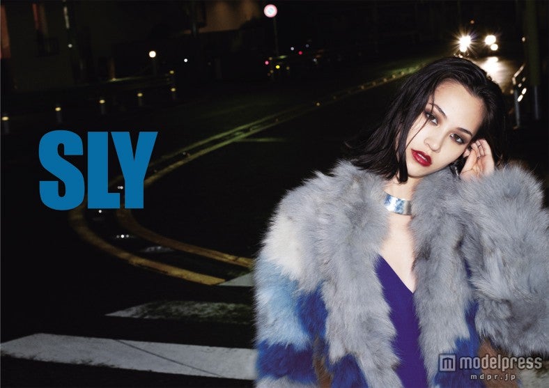 水原希子、「NEW SEXY」全開 赤リップ＆アンニュイな表情で迫る
