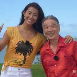 初のハワイロケに挑んだ(左から)すみれ、堺正章