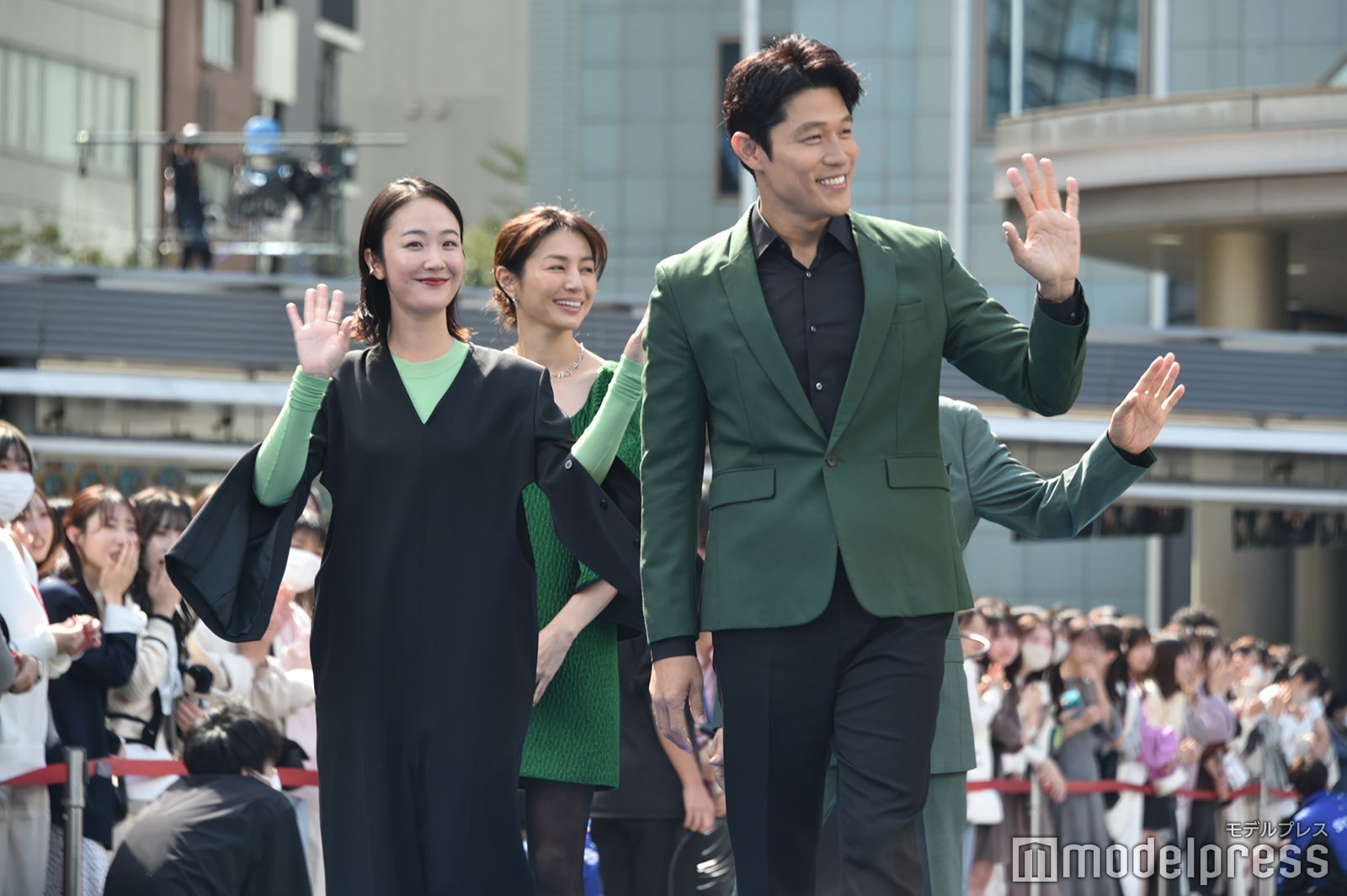 黒木華、井川遥、鈴木亮平ら（C）モデルプレス