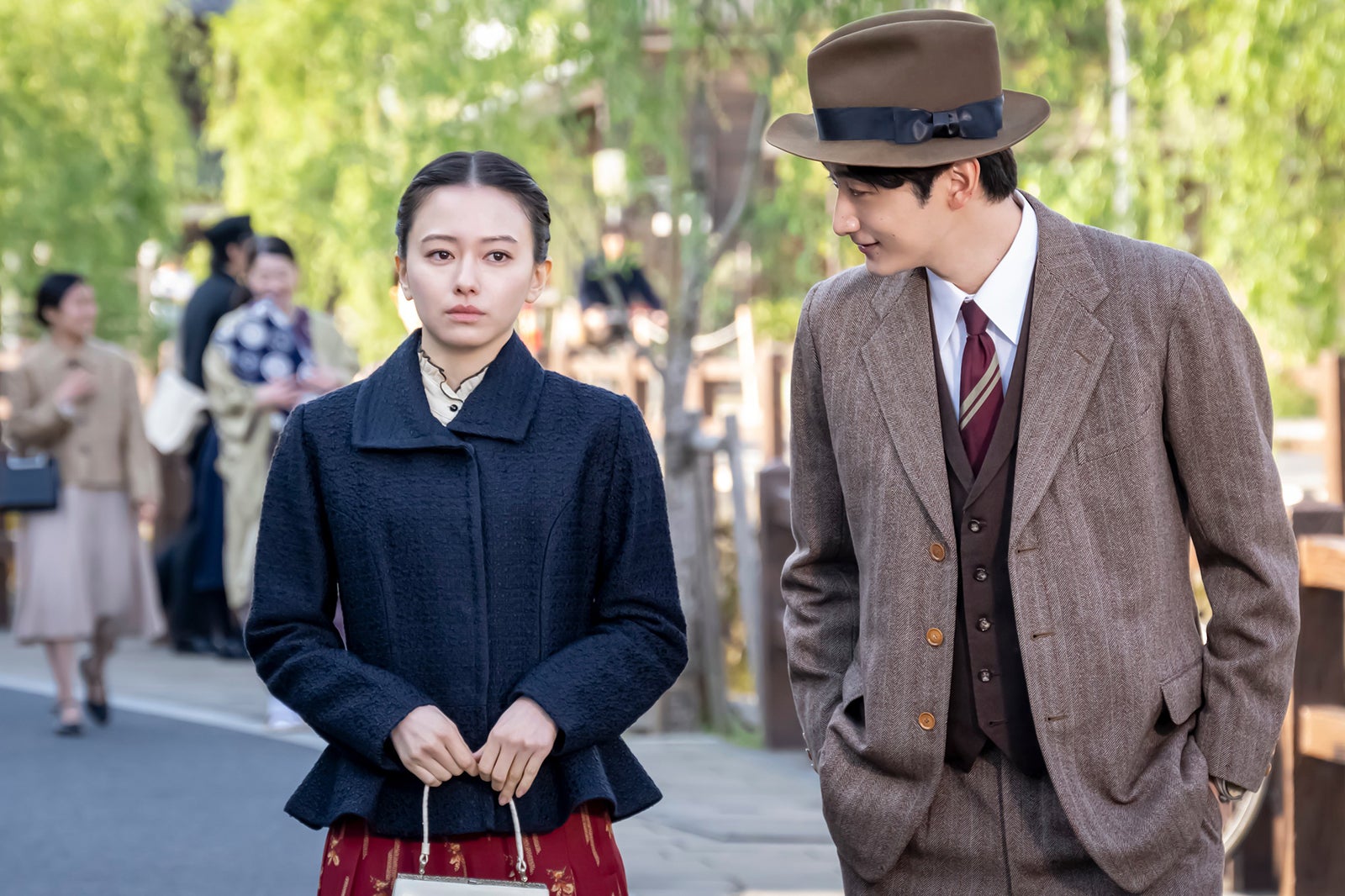 山本舞香、小関裕太「波うららかに、めおと日和」第6話（C）フジテレビ