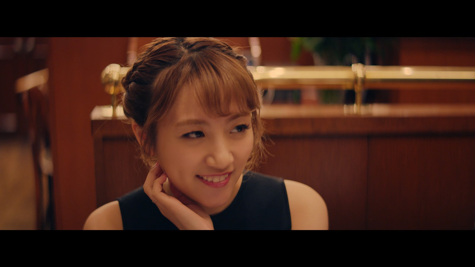 高橋みなみ／「気づかれないように…」MVより（C）AKS