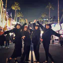 ハリウッド大通りでお揃いポーズ(茨城県20代女性)/画像提供:ユー・エス・ジェイ