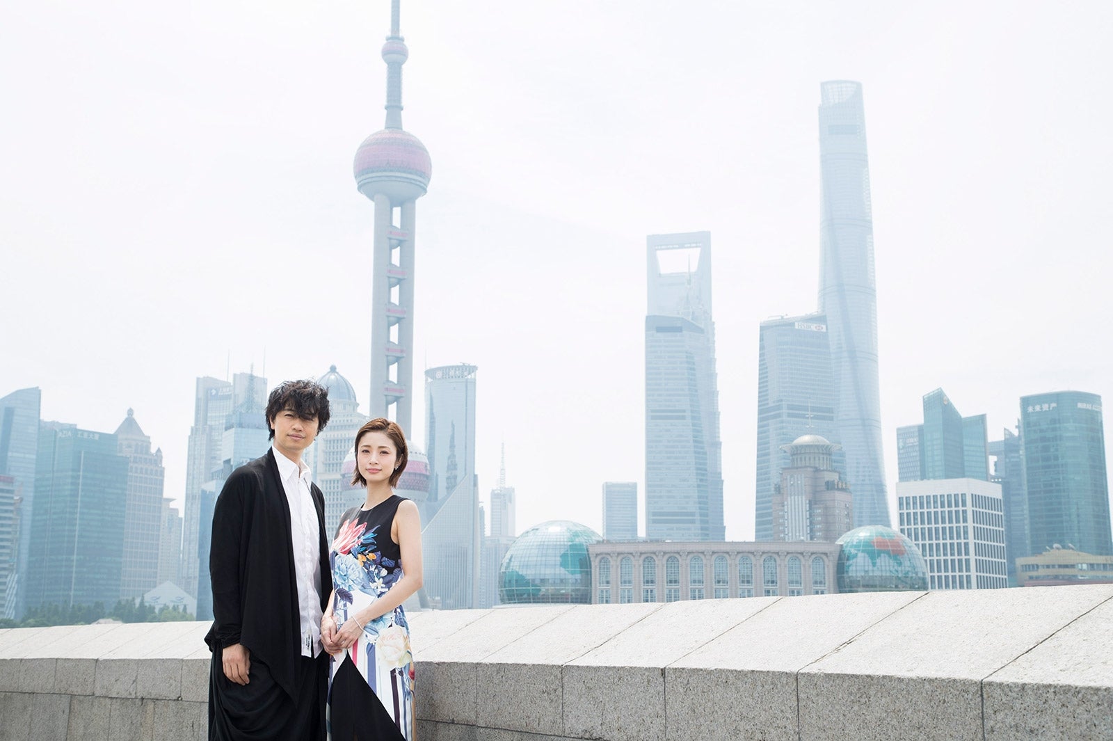 斎藤工、上戸彩 （C）2017フジテレビジョン　東宝　FNS27社