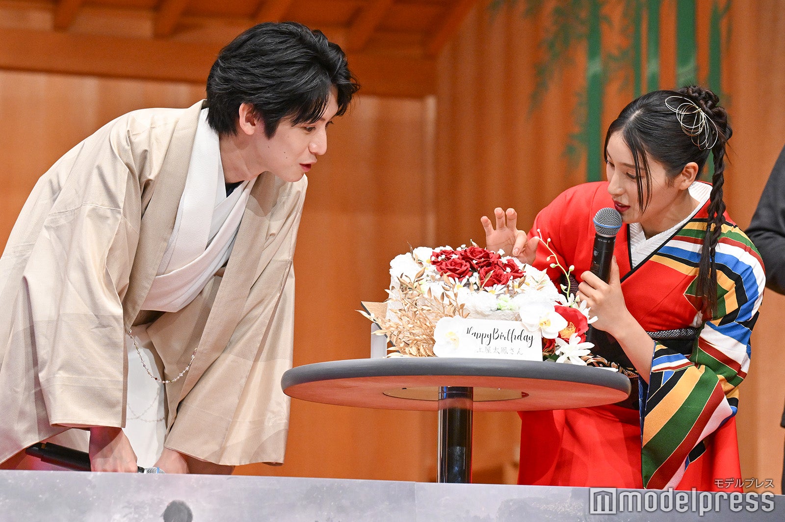 本郷奏多、土屋太鳳（C）モデルプレス