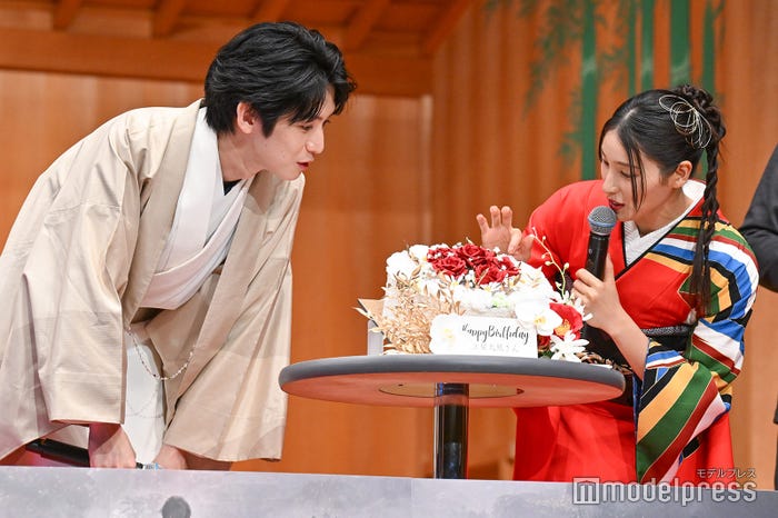 本郷奏多、土屋太鳳(C)モデルプレス