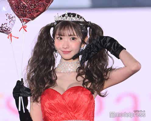 北新地No.1キャバ嬢ひめか、溢れる美バストに釘付け SEXYドレスでド派手に登場<関西コレクション 2023 S/S>