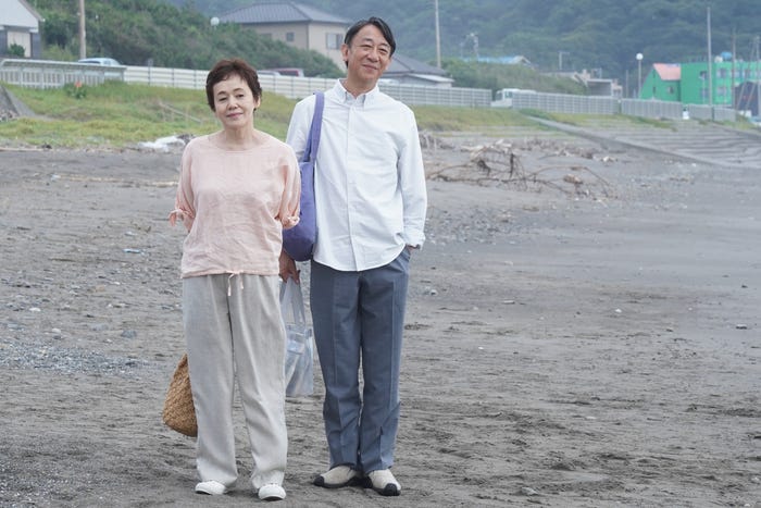 大竹しのぶ、利重剛「海のはじまり」第4話より(C)フジテレビ