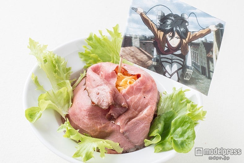 ミカサが削いだローストビーフ丼／画像提供：井上商事