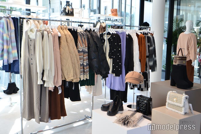 商品を実際に手に取ることができる(C)モデルプレス