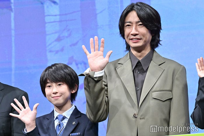親子役を演じた上原剣心、相葉雅紀(C)モデルプレス