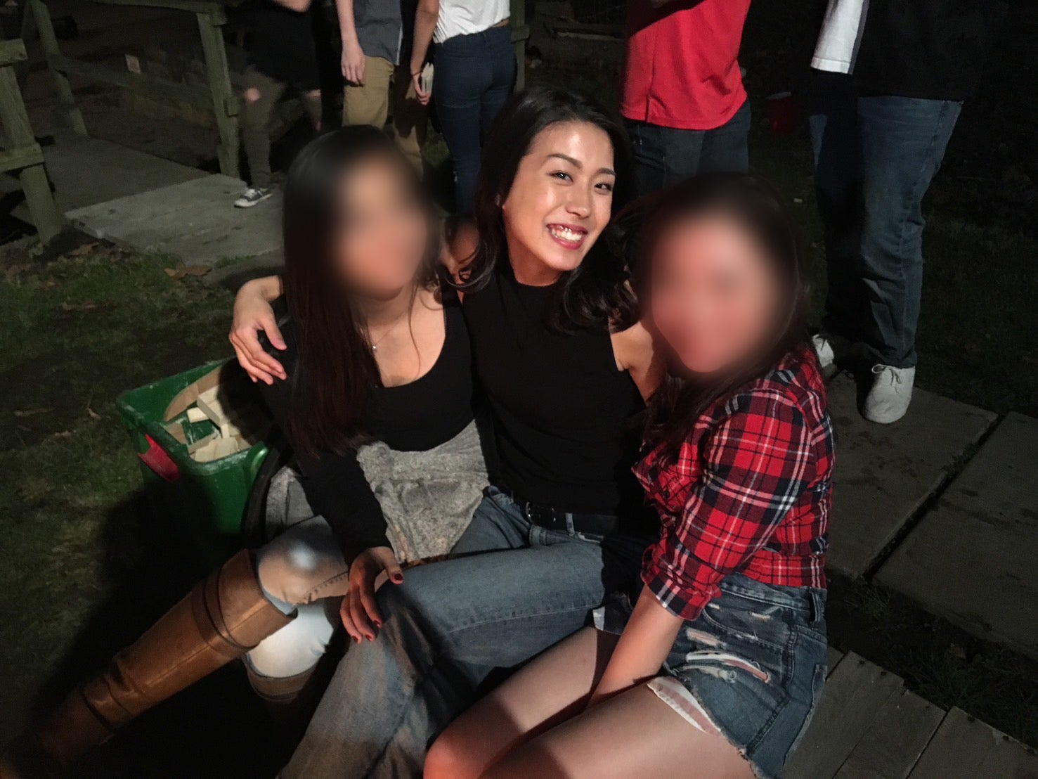 （真ん中）山下遥香さん（提供写真）