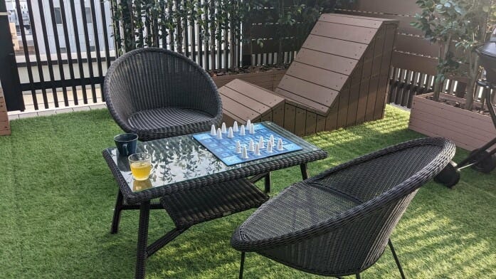 広々としたテラスは開放感がある。1室だけなので空いていればぜひ滞在したい（MIMARU大阪 難波STATION）