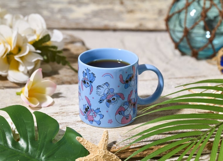 ホットコーヒー税込690円（C）Disney