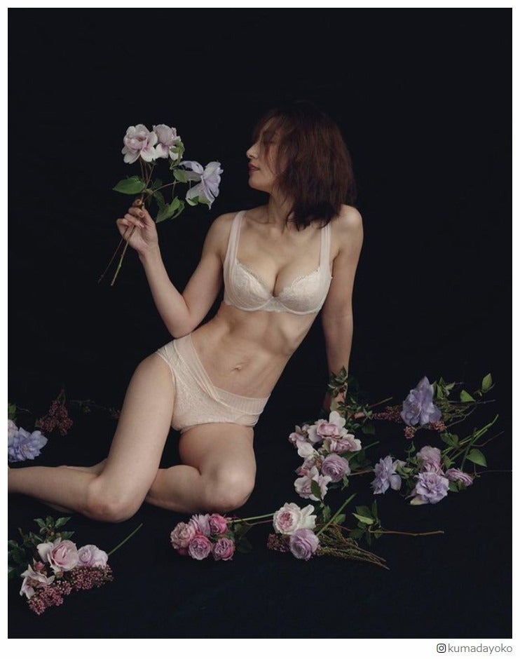 熊田曜子「無修正」下着ショットに「腹筋美しい」「セクシー」と絶賛の声